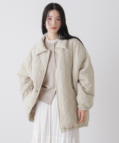 NANO universe(ナノユニバース)の「ひょうたんキルトラグランミドルコート(その他アウター・レディース・ブラック/ライトベージュ/カーキ・FREE)」の2枚目の写真