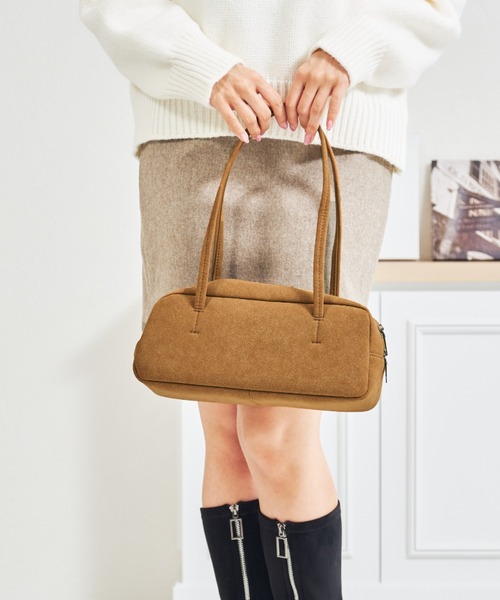 MISCH MASCH(ミッシュマッシュ)の「一部店舗限定 ロングハンドルスウェードボストンバッグ(ショルダーバッグ・レディース・ブラウン/カーキ・フリ-)」の2枚目の写真