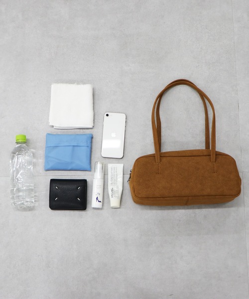 MISCH MASCH(ミッシュマッシュ)の「一部店舗限定 ロングハンドルスウェードボストンバッグ(ショルダーバッグ・レディース・ブラウン/カーキ・フリ-)」の4枚目の写真