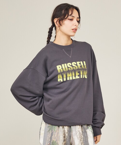 Russell Athletic(ラッセルアスレティック)の「【RUSSELL ATHLETIC / ラッセル アスレティック】Nu Blend Gradient Logo Sweat Crew / グラデーションロゴ スウェットクルー/ユニセックス(スウェット・メンズ・ホワイト/チャコールグレー/ネイビー・M/L)」の2枚目の写真
