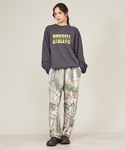 Russell Athletic(ラッセルアスレティック)の「【RUSSELL ATHLETIC / ラッセル アスレティック】Nu Blend Gradient Logo Sweat Crew / グラデーションロゴ スウェットクルー/ユニセックス(スウェット・メンズ・ホワイト/チャコールグレー/ネイビー・M/L)」の4枚目の写真