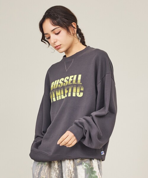 Russell Athletic(ラッセルアスレティック)の「【RUSSELL ATHLETIC / ラッセル アスレティック】Nu Blend Gradient Logo Sweat Crew / グラデーションロゴ スウェットクルー/ユニセックス(スウェット・メンズ・ホワイト/チャコールグレー/ネイビー・M/L)」の6枚目の写真