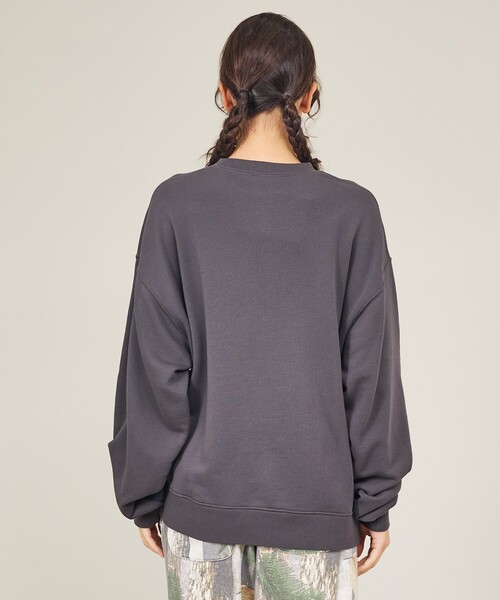 Russell Athletic(ラッセルアスレティック)の「【RUSSELL ATHLETIC / ラッセル アスレティック】Nu Blend Gradient Logo Sweat Crew / グラデーションロゴ スウェットクルー/ユニセックス(スウェット・メンズ・ホワイト/チャコールグレー/ネイビー・M/L)」の8枚目の写真