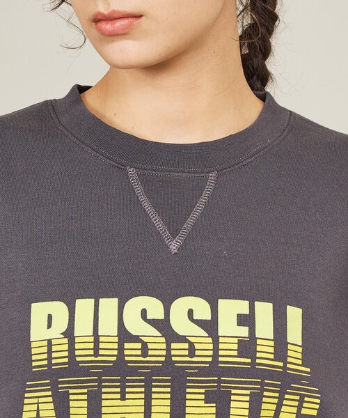 Russell Athletic(ラッセルアスレティック)の「【RUSSELL ATHLETIC / ラッセル アスレティック】Nu Blend Gradient Logo Sweat Crew / グラデーションロゴ スウェットクルー/ユニセックス(スウェット・メンズ・ホワイト/チャコールグレー/ネイビー・M/L)」の9枚目の写真