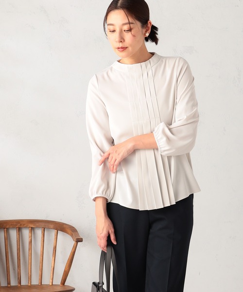 GALLORIA（ギャローリア）の「【お手入れ楽々･洗濯機で洗える】タックブラウス（シャツ/ブラウス・レディース・ホワイト/ライトグリーン/ライトベージュ・L/LL/M/S）」の2枚目の写真