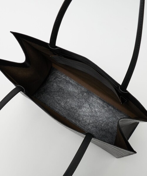 UNITED ARROWS(ユナイテッドアローズ)の「ペーパー ロゴ トートバッグ M(トートバッグ・レディース・シルバー/ブラック・FREE)」の14枚目の写真