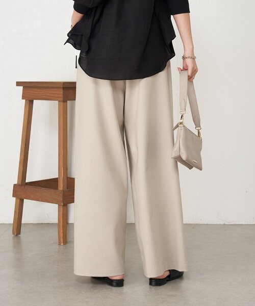 Jena espace merveilleux（ジェナ　エスパスメルヴェイユ）の「【美脚見え◎】ワンタックワイドパンツ（その他パンツ・レディース・アイボリー/ブラック/ベージュ・FREE）」の11枚目の写真