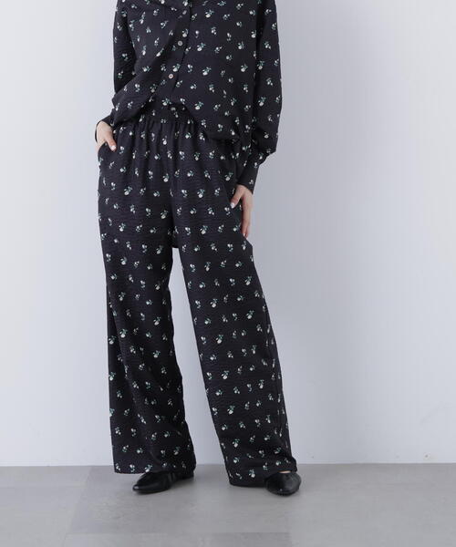 N.（N. Natural Beauty Basic）（エヌエヌナチュラルビューティーベーシック）の「フラワープリント SETUP パンツ（デニムパンツ・レディース・イエロー系その他/ブラック系その他・ﾌﾘ-）」の3枚目の写真