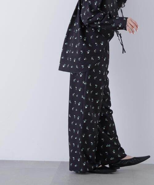 N.（N. Natural Beauty Basic）（エヌエヌナチュラルビューティーベーシック）の「フラワープリント SETUP パンツ（デニムパンツ・レディース・イエロー系その他/ブラック系その他・ﾌﾘ-）」の5枚目の写真