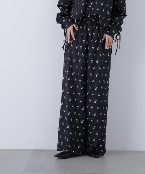 N.（N. Natural Beauty Basic）（エヌエヌナチュラルビューティーベーシック）の「フラワープリント SETUP パンツ（デニムパンツ・レディース・イエロー系その他/ブラック系その他・ﾌﾘ-）」の8枚目の写真