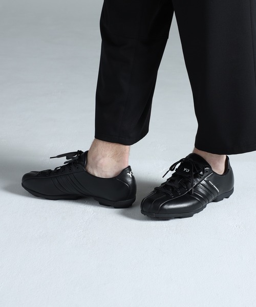Y-3（ワイスリー）の「Y-3 FIELD（スニーカー・メンズ・ブラック×ホワイト・24.5cm/25.5cm/26.5cm/27.5cm/28.5cm/29.5cm/26.0cm/27.0cm/28.0cm/23.5cm/29.0cm/23.0cm/22.5cm/25.0cm）」の2枚目の写真