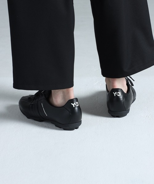 Y-3（ワイスリー）の「Y-3 FIELD（スニーカー・メンズ・ブラック×ホワイト・24.5cm/25.5cm/26.5cm/27.5cm/28.5cm/29.5cm/26.0cm/27.0cm/28.0cm/23.5cm/29.0cm/23.0cm/22.5cm/25.0cm）」の3枚目の写真