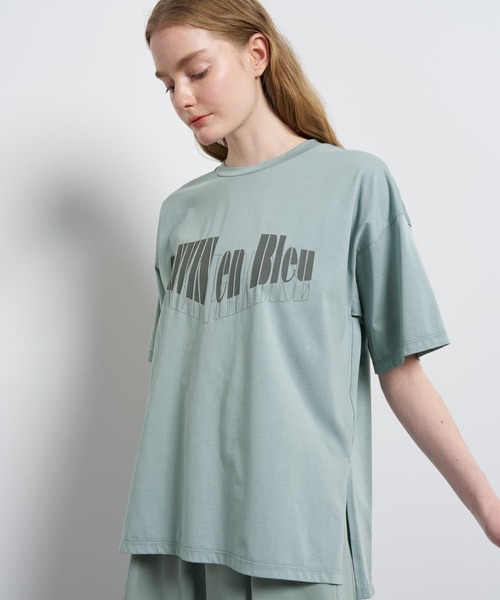 LANVIN en Bleu(ランバンオンブルー)の「“Summer paradise”ロゴプリントTシャツ(Tシャツ/カットソー・レディース・ライトカーキ/チャコールグレー/ベージュ・38)」の1枚目の写真