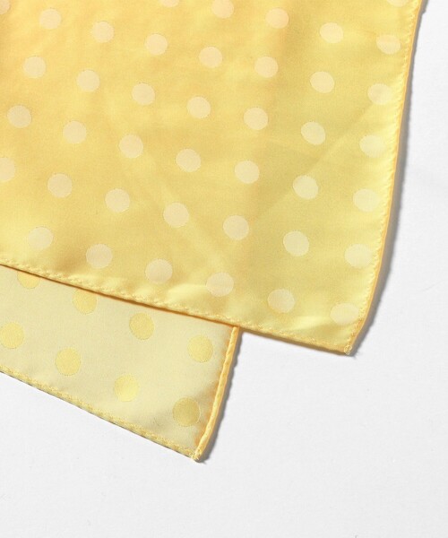BEAMS PLUS（ビームスプラス）の「Dot Pattern Stole（バンダナ/スカーフ・メンズ・イエロー/ネイビー・ONE SIZE）」の3枚目の写真