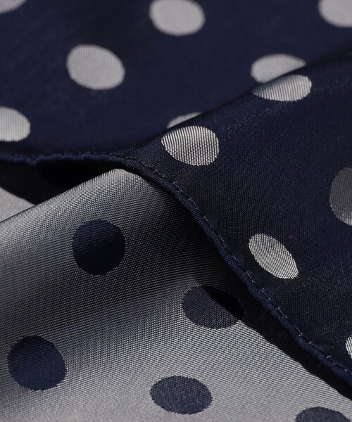 BEAMS PLUS（ビームスプラス）の「Dot Pattern Stole（バンダナ/スカーフ・メンズ・イエロー/ネイビー・ONE SIZE）」の9枚目の写真