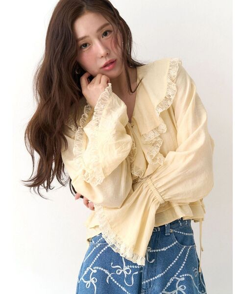 CALNAMUR（カルナムール）の「ラッフルフリルペプラムブラウス（シャツ/ブラウス・レディース・アイボリー/イエロー/ピンク・FREE）」の3枚目の写真