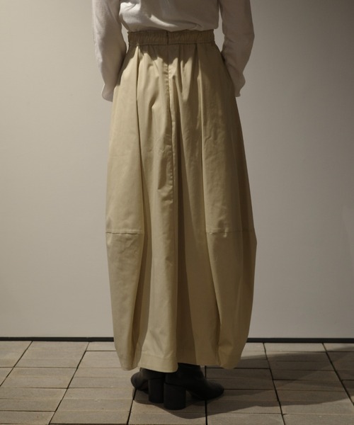 CLANE（クラネ）の「CLANE COCOON VOLUME SKIRT（スカート・レディース・ベージュ/ブラック・2/1）」の3枚目の写真