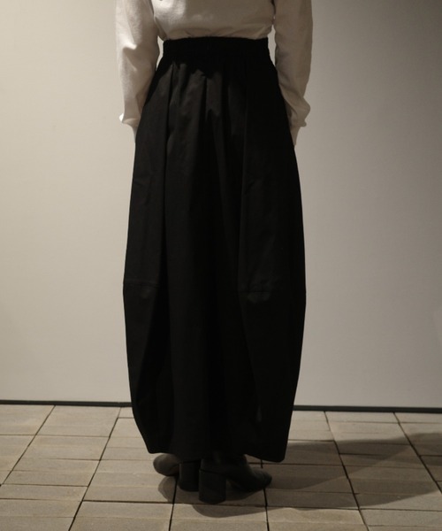 CLANE（クラネ）の「CLANE COCOON VOLUME SKIRT（スカート・レディース・ベージュ/ブラック・2/1）」の4枚目の写真