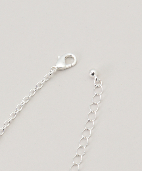 B.C STOCK(ベーセーストック)の「ドロップモチーフチャームネックレス(ネックレス・レディース・シルバー/ゴールド・FREE)」の3枚目の写真