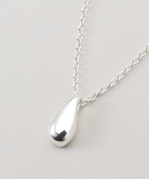 B.C STOCK(ベーセーストック)の「ドロップモチーフチャームネックレス(ネックレス・レディース・シルバー/ゴールド・FREE)」の4枚目の写真