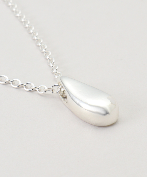 B.C STOCK(ベーセーストック)の「ドロップモチーフチャームネックレス(ネックレス・レディース・シルバー/ゴールド・FREE)」の6枚目の写真