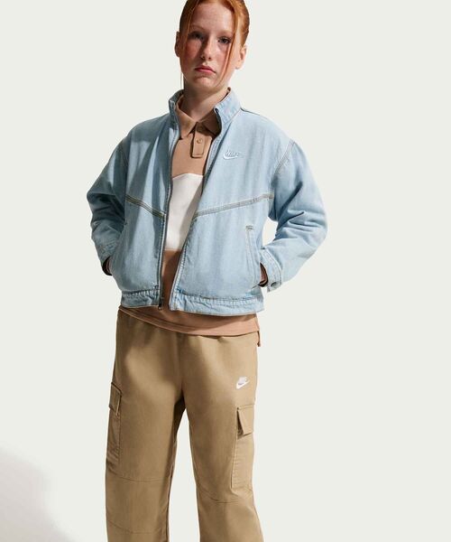 NIKE（ナイキ）の「ナイキ スポーツウェア クラブ ジュニア ウーブン カーゴ パンツ / Nike Sportswear Club Big Kids' Woven Cargo Pants IF2825-297 Parachute Beige（カーゴパンツ・キッズ・ベージュ・130/140/150/160）」の9枚目の写真