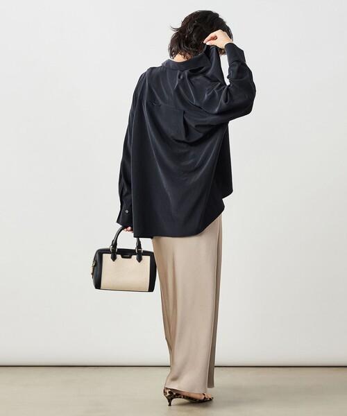NOLLEY’S Sophi(ノーリーズソフィ)の「ウォッシャブルトリアセドレープシャツ(シャツ/ブラウス・レディース・ホワイト/ネイビー・38)」の17枚目の写真