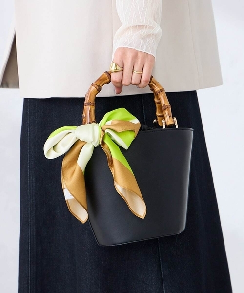 a.v.v（アーヴェヴェ）の「シルクスカーフ（ストール/ショール・レディース・レッド/ライトピンク/アイボリー/ミント・38）」の3枚目の写真