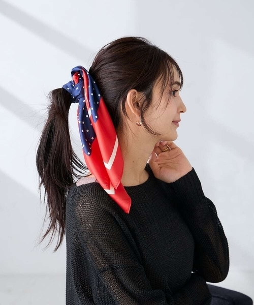 a.v.v（アーヴェヴェ）の「シルクスカーフ（ストール/ショール・レディース・レッド/ライトピンク/アイボリー/ミント・38）」の11枚目の写真