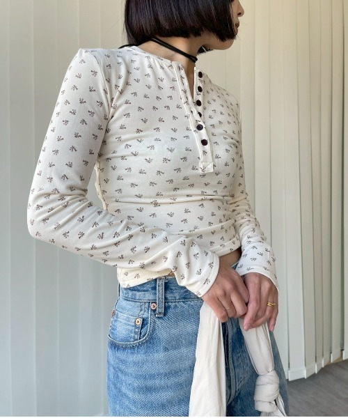 AMAIL（アマイル）の「Vintage Top（Tシャツ/カットソー・レディース・ダークブラウン/アイボリー・FREE）」の4枚目の写真