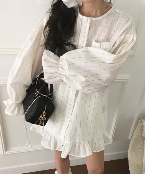 FREE STYLISTS(フリー スタイリスト)の「YUGA_YGMC Korean-style striped shirt dress with voluminous sleeves and tiered ruffles(ワンピース・レディース・ホワイト/ライトイエロー/ライトブルー・FREE)」の5枚目の写真