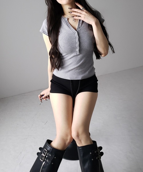 me+em select(ミームセレクト)の「【 3color 】ヘンリーネック半袖ぴちニットトップス / henley neck short sleeve pichi knit tops※※(Tシャツ/カットソー・レディース・ブラック/アイボリー/グレー・FREE)」の14枚目の写真