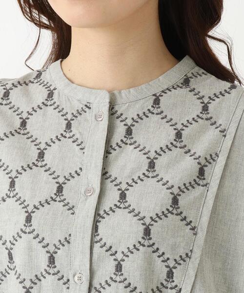 one'sterrace（ワンズテラス）の「ヨーク刺繍入り前開きワンピース（ワンピース・レディース・ライトグレー系8/グレー系その他7・02）」の6枚目の写真