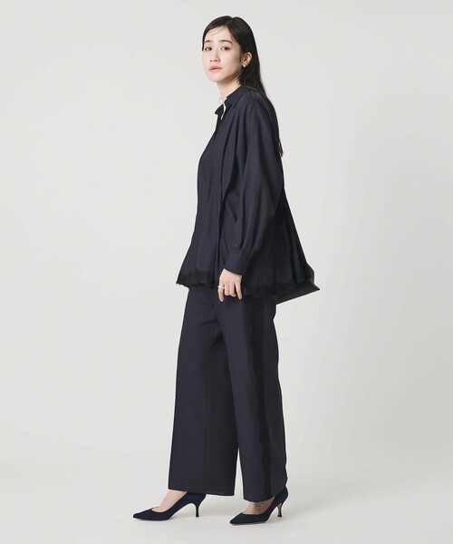 UNITED ARROWS(ユナイテッドアローズ)の「レース コンビ ストレートパンツ(スラックス・レディース・ネイビー/オフホワイト・36/38)」の4枚目の写真