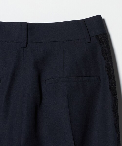 UNITED ARROWS(ユナイテッドアローズ)の「レース コンビ ストレートパンツ(スラックス・レディース・ネイビー/オフホワイト・36/38)」の17枚目の写真