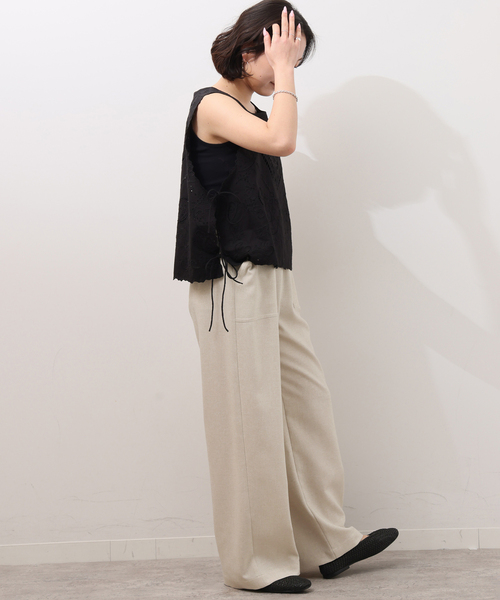 JOURNAL STANDARD relume（ジャーナルスタンダード　レリューム）の「アセテートスラブストレッチベイカーパンツ（その他パンツ・レディース・ベージュ/ネイビー・36/38）」の4枚目の写真