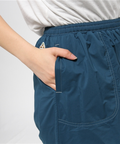 MARMOT(マーモット)の「スローマウンテンリバーシブルショートパンツ(SLOW MOUNTAIN RIVERSIBLE SHORT PANT)四角友里コラボレーションモデル(その他パンツ・レディース・ベージュ系その他/ブルー系その他・LARGE/MEDIUM/X-LARGE/SMALL)」の14枚目の写真
