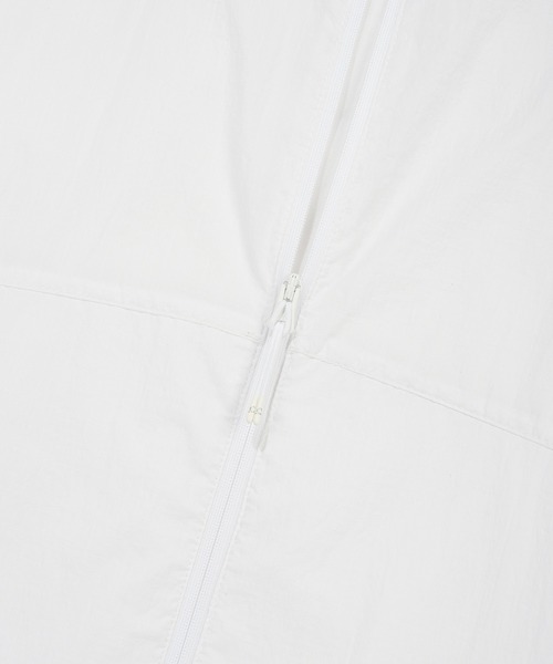 COVERNAT（カバーナット）の「WOMEN PACKABLE LIGHTWEIGHT WINDBREAKER JACKET（ナイロンジャケット・レディース・スカイブルー/ダークネイビー/ホワイト・SMALL/MEDIUM）」の14枚目の写真