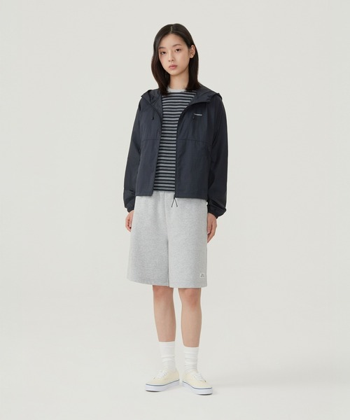 COVERNAT（カバーナット）の「WOMEN PACKABLE LIGHTWEIGHT WINDBREAKER JACKET（ナイロンジャケット・レディース・スカイブルー/ダークネイビー/ホワイト・SMALL/MEDIUM）」の7枚目の写真