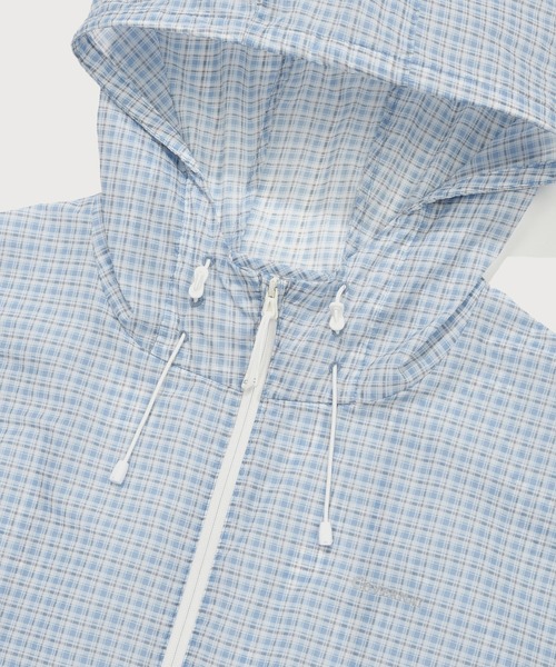 COVERNAT（カバーナット）の「WOMEN PACKABLE LIGHTWEIGHT WINDBREAKER JACKET（ナイロンジャケット・レディース・スカイブルー/ダークネイビー/ホワイト・SMALL/MEDIUM）」の19枚目の写真