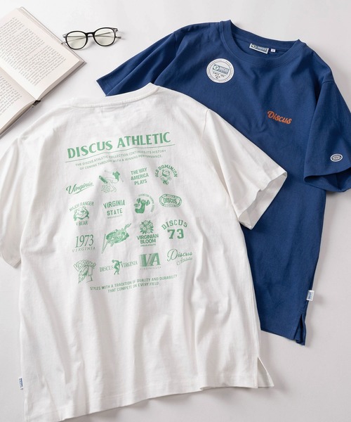 DISCUS(ディスカス)の「【71】【DISCUS/ディスカス】グラフィックデザイン バックプリント クルーネックTシャツ/ワンポイントワッペン/レディース(Tシャツ/カットソー・レディース・ブラック/ライトブルー/チャコールグレー/アッシュグレー/ブルー/ホワイト/ホワイト系その他/モカ・M/L)」の1枚目の写真