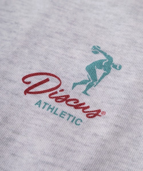 DISCUS(ディスカス)の「【71】【DISCUS/ディスカス】グラフィックデザイン バックプリント クルーネックTシャツ/ワンポイントワッペン/レディース(Tシャツ/カットソー・レディース・ブラック/ライトブルー/チャコールグレー/アッシュグレー/ブルー/ホワイト/ホワイト系その他/モカ・M/L)」の11枚目の写真