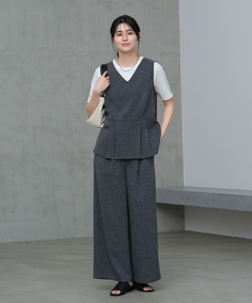 LAKOLE(ラコレ)の「【多機能ウェア】リネンタッチペプラムベスト / 654342(ベスト・レディース・ライトベージュ/ライトブラウン/スミクロ・FREE)」の4枚目の写真