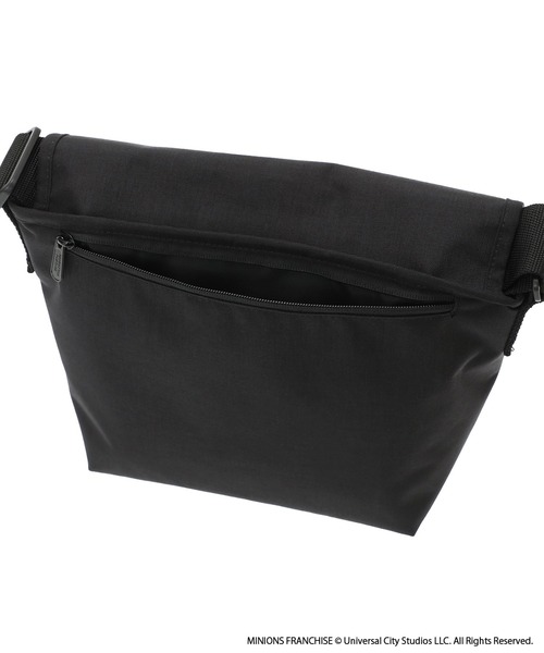 Manhattan Portage(マンハッタンポーテージ)の「Nylon Messenger Bag JR (SM) BP W/DIV MGNT 500D CORDURA / MINIONS(メッセンジャーバッグ・レディース・ブラック・SMALL)」の7枚目の写真