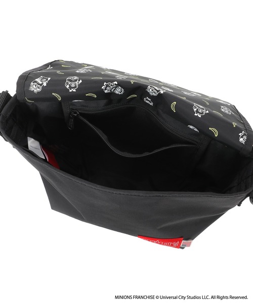 Manhattan Portage(マンハッタンポーテージ)の「Nylon Messenger Bag JR (SM) BP W/DIV MGNT 500D CORDURA / MINIONS(メッセンジャーバッグ・レディース・ブラック・SMALL)」の8枚目の写真