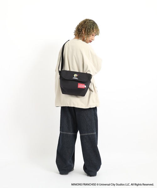 Manhattan Portage(マンハッタンポーテージ)の「Nylon Messenger Bag JR (SM) BP W/DIV MGNT 500D CORDURA / MINIONS(メッセンジャーバッグ・レディース・ブラック・SMALL)」の13枚目の写真