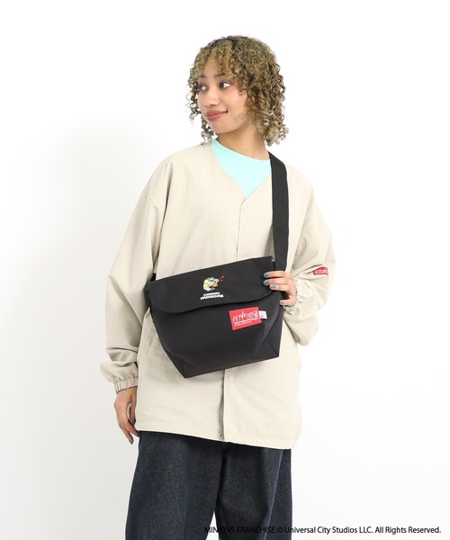 Manhattan Portage(マンハッタンポーテージ)の「Nylon Messenger Bag JR (SM) BP W/DIV MGNT 500D CORDURA / MINIONS(メッセンジャーバッグ・レディース・ブラック・SMALL)」の14枚目の写真