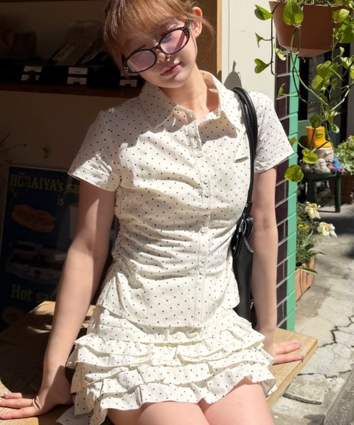 RAY CASSIN（レイカズン）の「【7色展開  ラインストーン / ドット/ ストライプ / チェック】胸刺繍コンパクト半袖シャツ（シャツ/ブラウス・レディース・ブルー系その他3/ブルー系その他2/グレー系その他/ホワイト系その他2/ブルー系その他/ブラウン系その他3/ホワイト系その他3・FREE）」の3枚目の写真