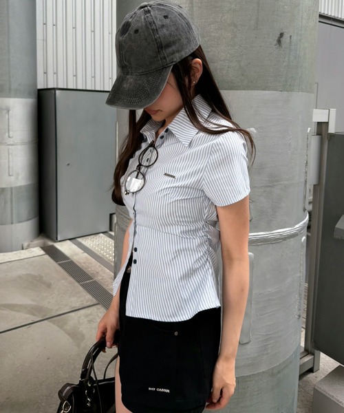 RAY CASSIN（レイカズン）の「【7色展開  ラインストーン / ドット/ ストライプ / チェック】胸刺繍コンパクト半袖シャツ（シャツ/ブラウス・レディース・ブルー系その他3/ブルー系その他2/グレー系その他/ホワイト系その他2/ブルー系その他/ブラウン系その他3/ホワイト系その他3・FREE）」の6枚目の写真