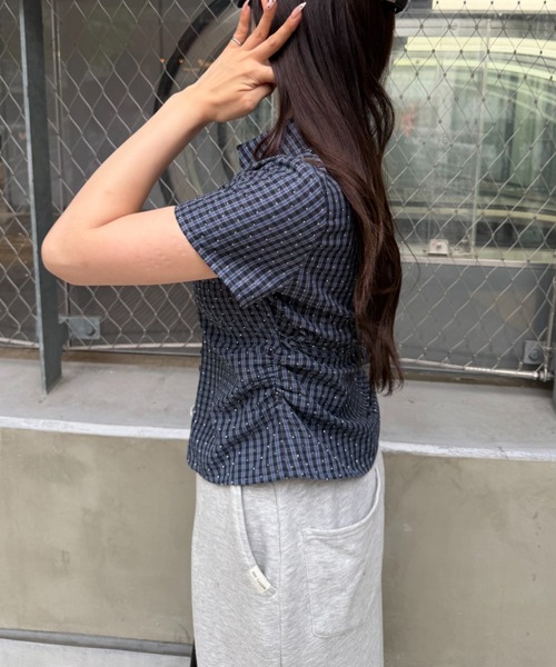 RAY CASSIN（レイカズン）の「【7色展開  ラインストーン / ドット/ ストライプ / チェック】胸刺繍コンパクト半袖シャツ（シャツ/ブラウス・レディース・ブルー系その他3/ブルー系その他2/グレー系その他/ホワイト系その他2/ブルー系その他/ブラウン系その他3/ホワイト系その他3・FREE）」の10枚目の写真